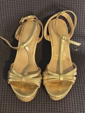 Jessica Simpson Metallic Gold Strappy T‑Strap Heels